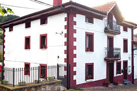 Exterior view of the Urbide rural house