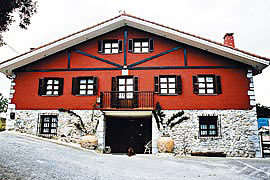 The exterior of Kurtxia Baserria rural house