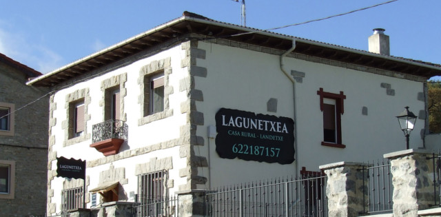 Lagun etxea