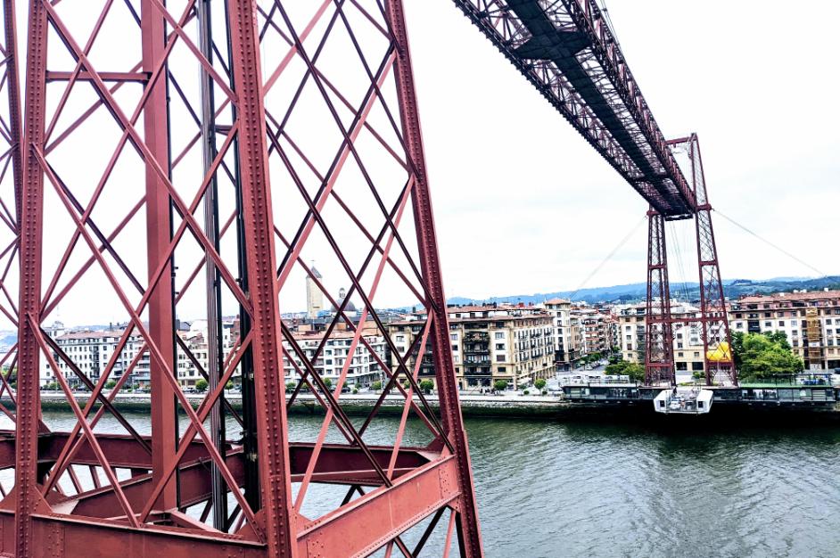 Die Hängebrücke Biskaya