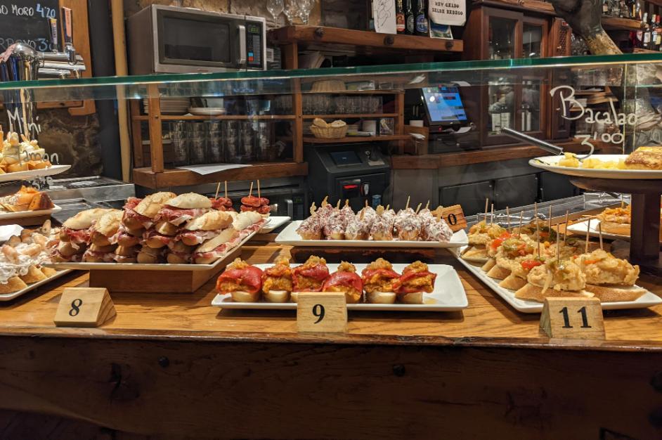 Pintxos en la Parte Vieja de San Sebastián 