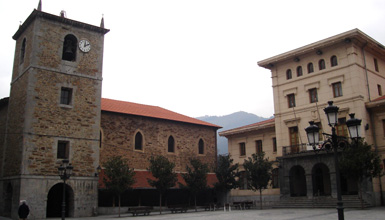San Bartolome eliza eta udaletxea