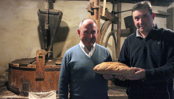 Brot backen in einer Mühle aus dem 16. Jahrhundert