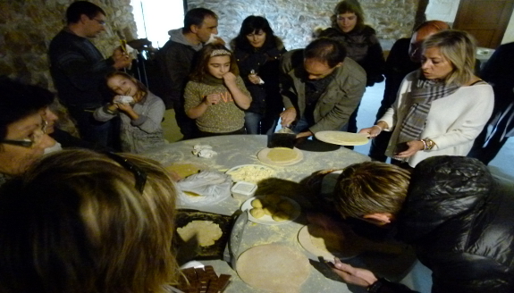 ´Talo´ workshop and guided tour of the Igartza Monument Complex in Beasain