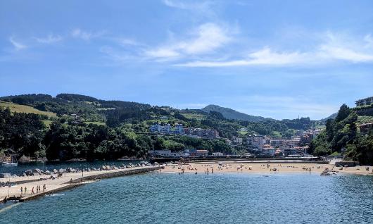 Strand am Hafen (Mutriku)