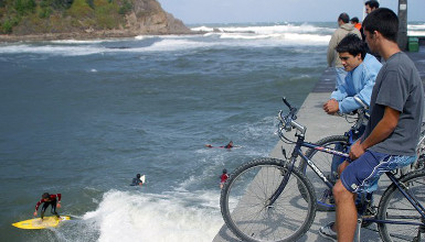 Surfing Armintza