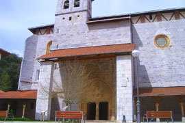 Iglesia de Santa Mara de Axpe