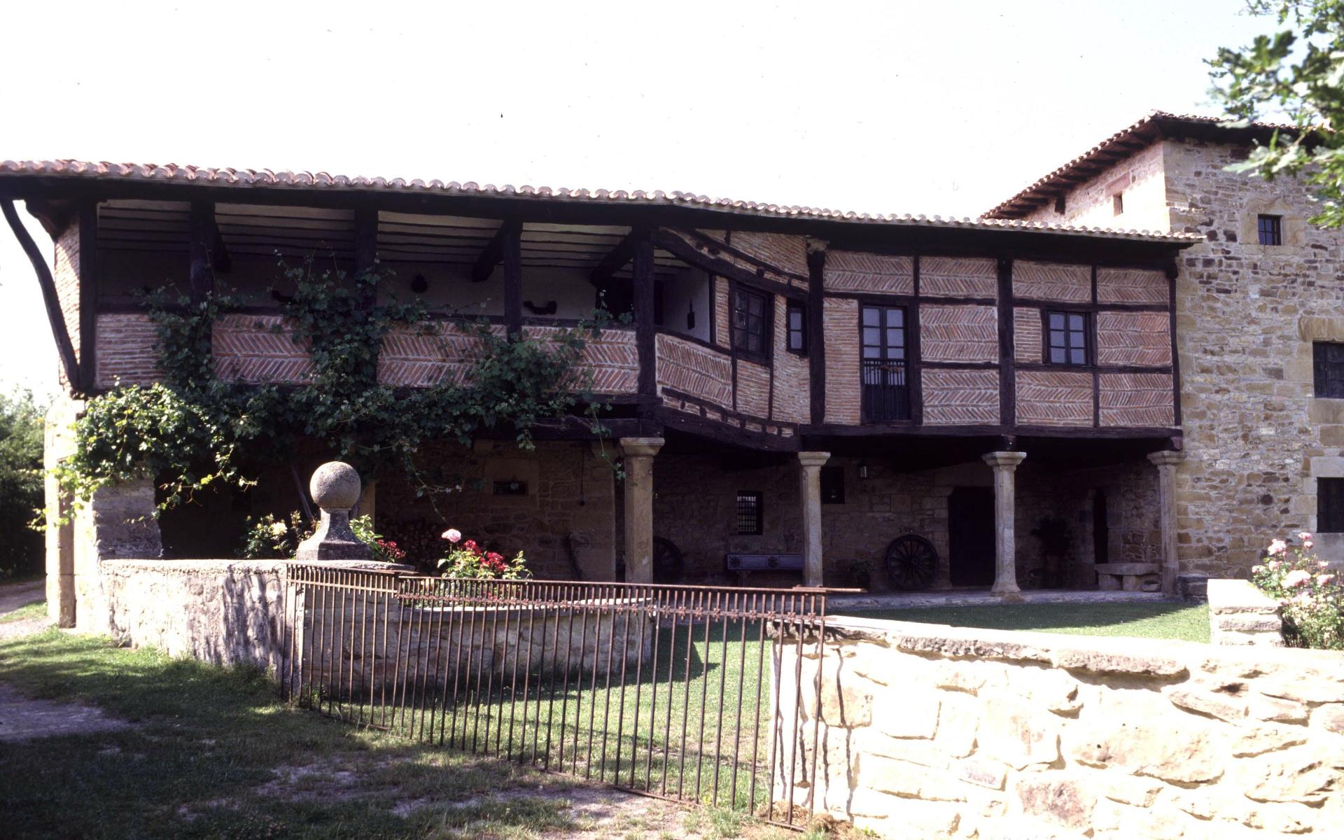 Casa Bolo de Larrea