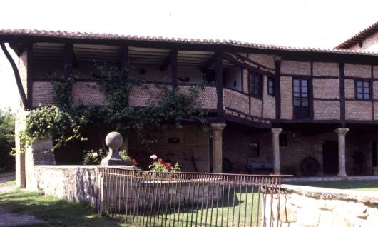 Casa Bolo de Larrea