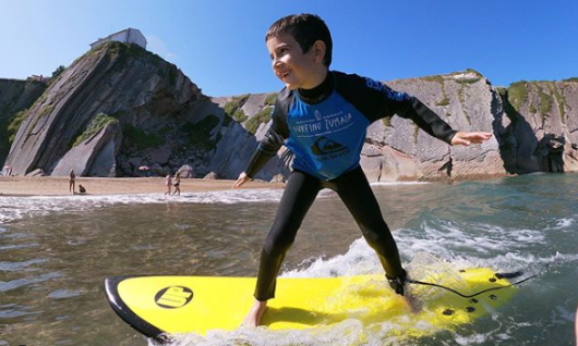 Surfing Zumaia 